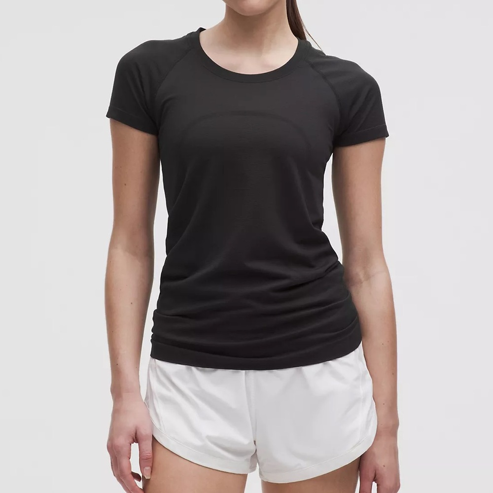 LULULEMON Swiftly Tech Short-Sleeve Shirt 2.0
Hip Length size 0 black